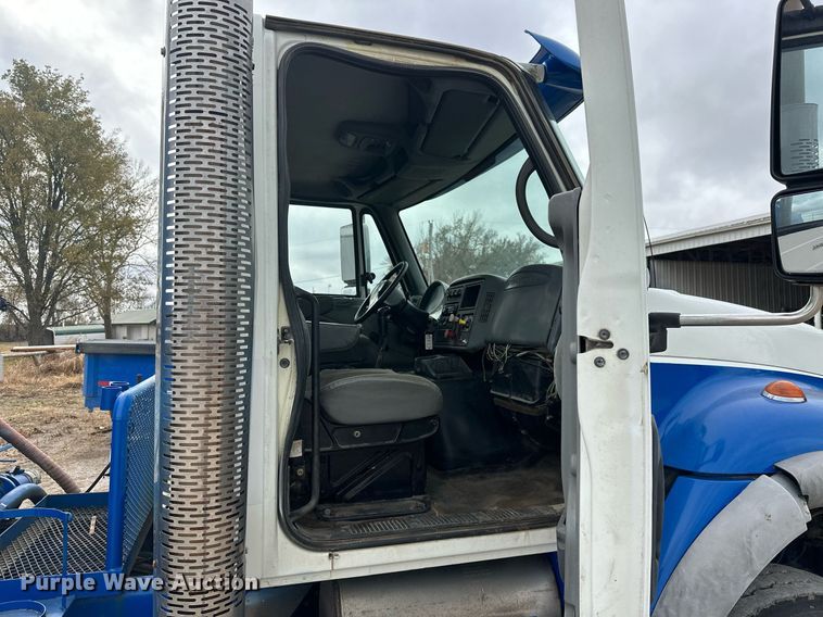 image for item NO9386 2006 International 7600  vacuum truck