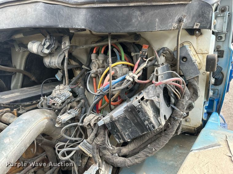 image for item NO9386 2006 International 7600  vacuum truck