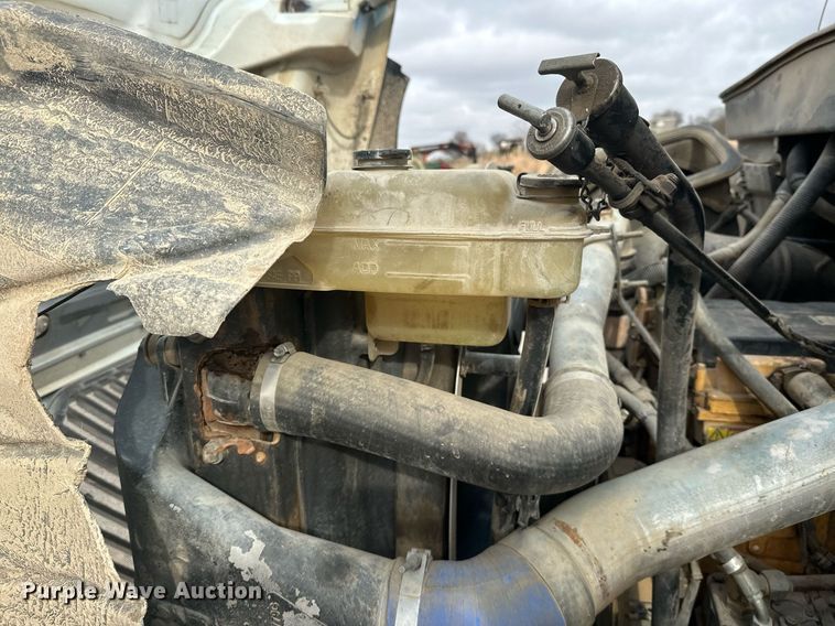 image for item NO9386 2006 International 7600  vacuum truck