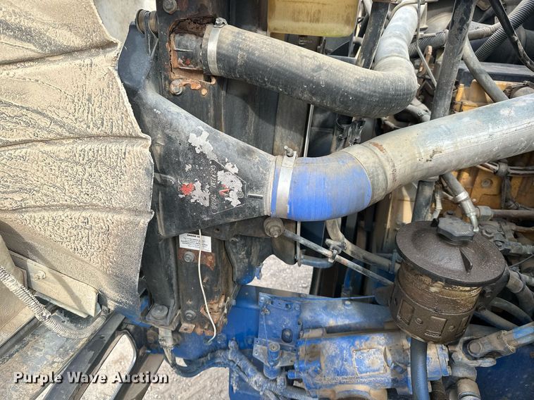 image for item NO9386 2006 International 7600  vacuum truck