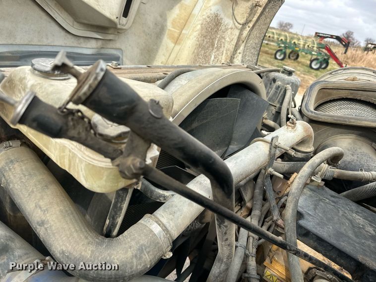 image for item NO9386 2006 International 7600  vacuum truck