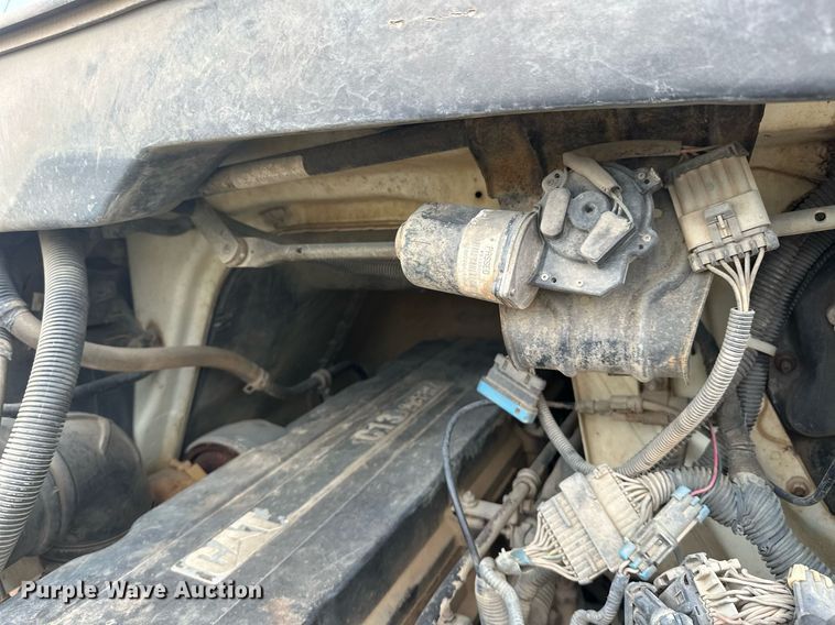 image for item NO9386 2006 International 7600  vacuum truck