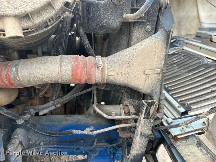 image for item NO9386 2006 International 7600  vacuum truck