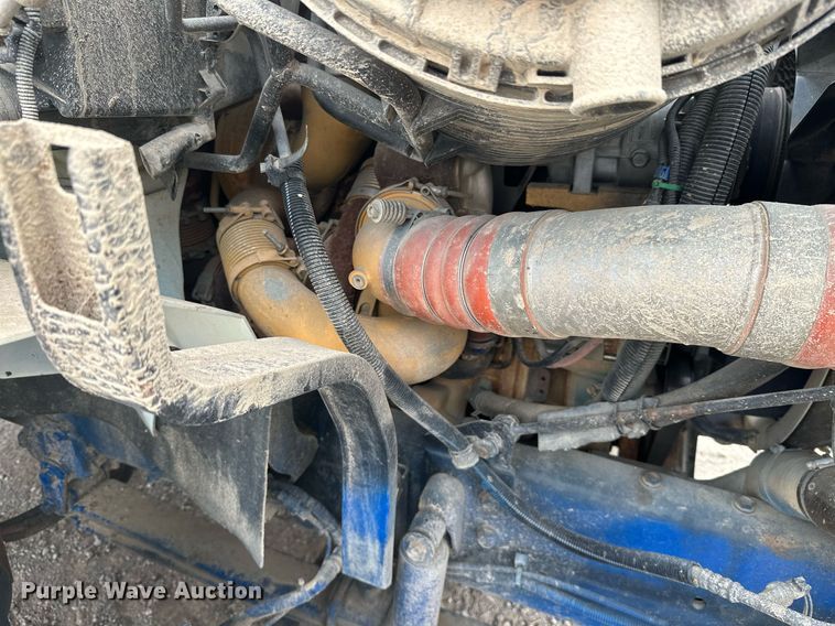 image for item NO9386 2006 International 7600  vacuum truck