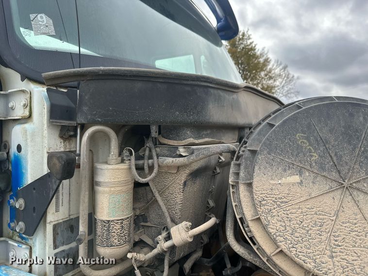 image for item NO9386 2006 International 7600  vacuum truck