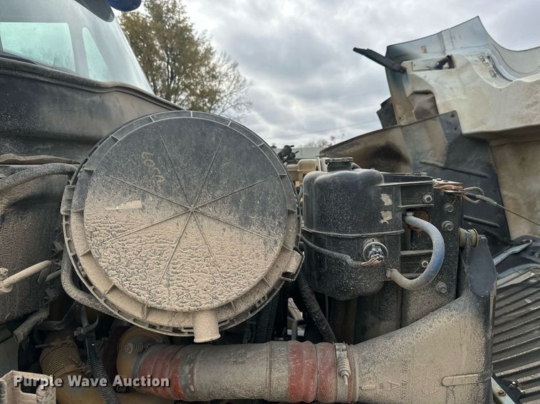 image for item NO9386 2006 International 7600  vacuum truck