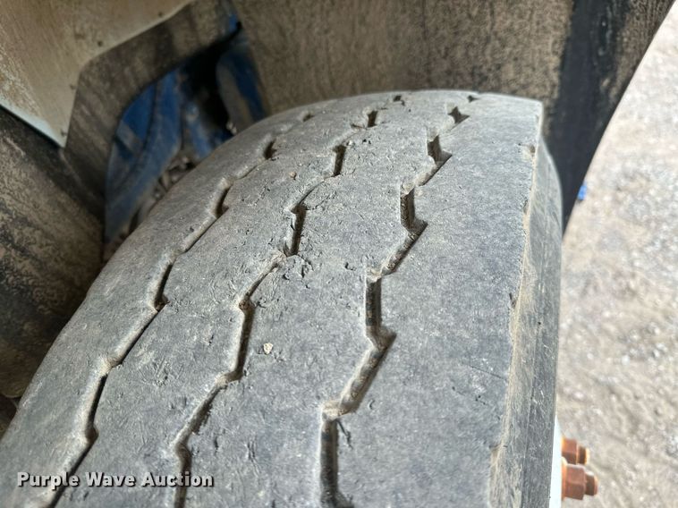 image for item NO9386 2006 International 7600  vacuum truck