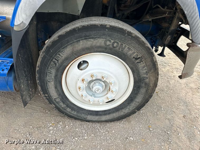 image for item NO9386 2006 International 7600  vacuum truck