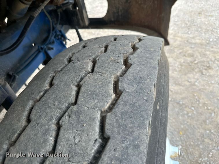 image for item NO9386 2006 International 7600  vacuum truck