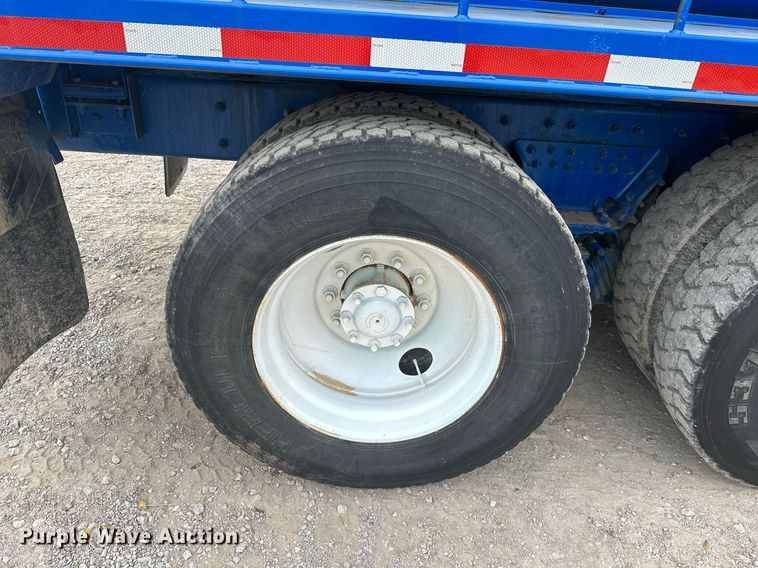 image for item NO9386 2006 International 7600  vacuum truck