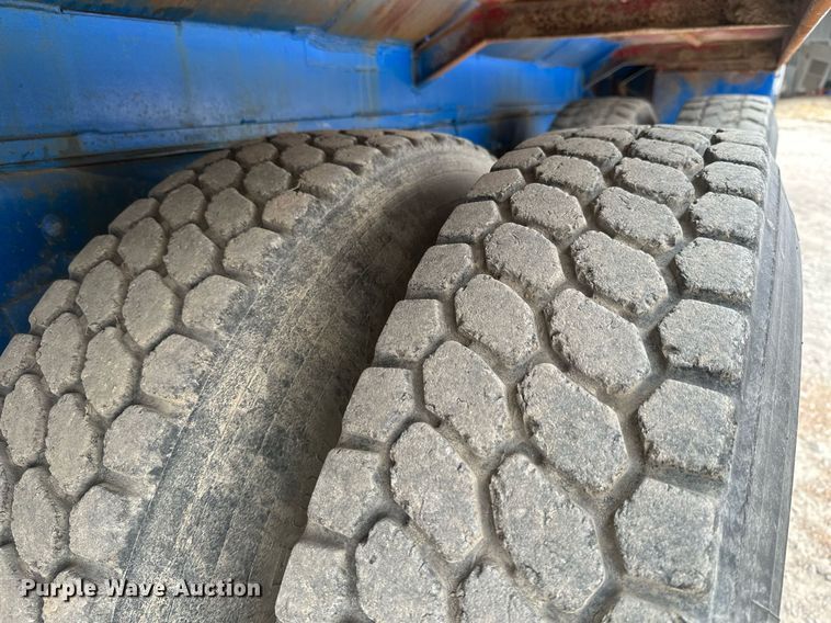 image for item NO9386 2006 International 7600  vacuum truck