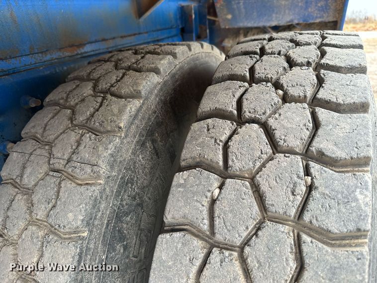 image for item NO9386 2006 International 7600  vacuum truck