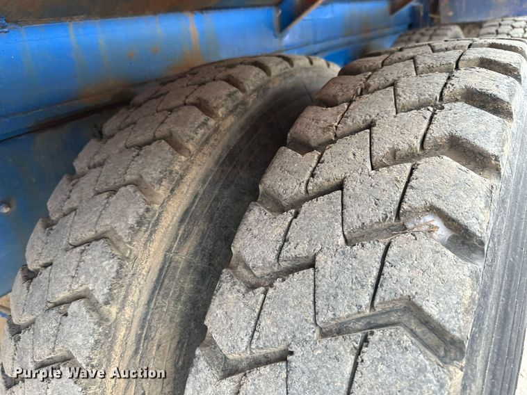 image for item NO9386 2006 International 7600  vacuum truck