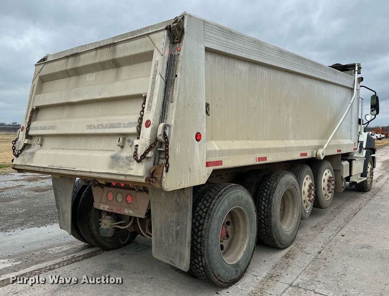 image for item NO9417 2014 Caterpillar CT660  dump truck