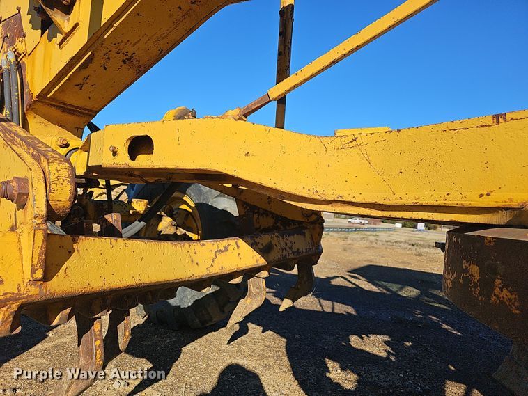 image for item NP9137 1966 Caterpillar 12F  rigid frame motor grader