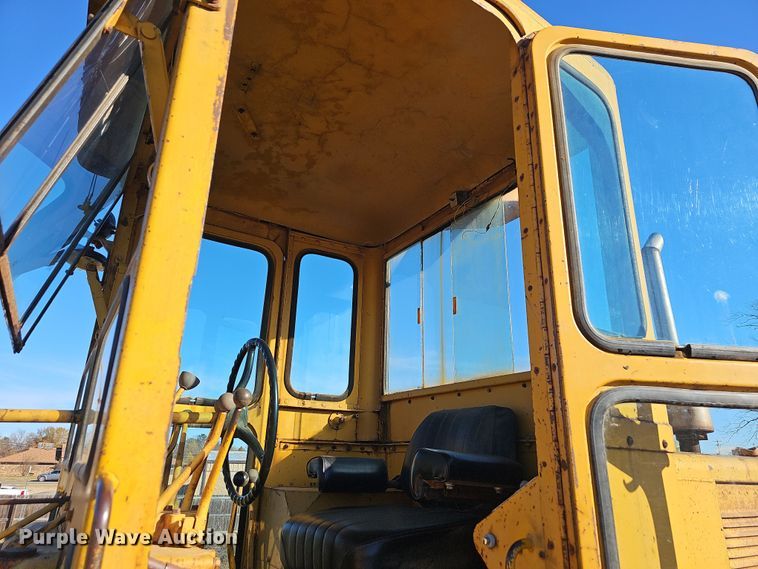 image for item NP9137 1966 Caterpillar 12F  rigid frame motor grader