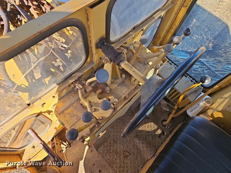 image for item NP9137 1966 Caterpillar 12F  rigid frame motor grader