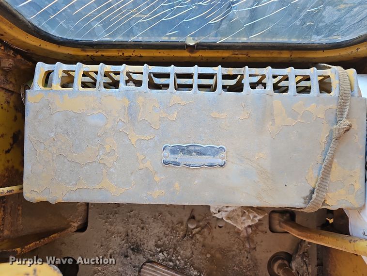 image for item NP9137 1966 Caterpillar 12F  rigid frame motor grader