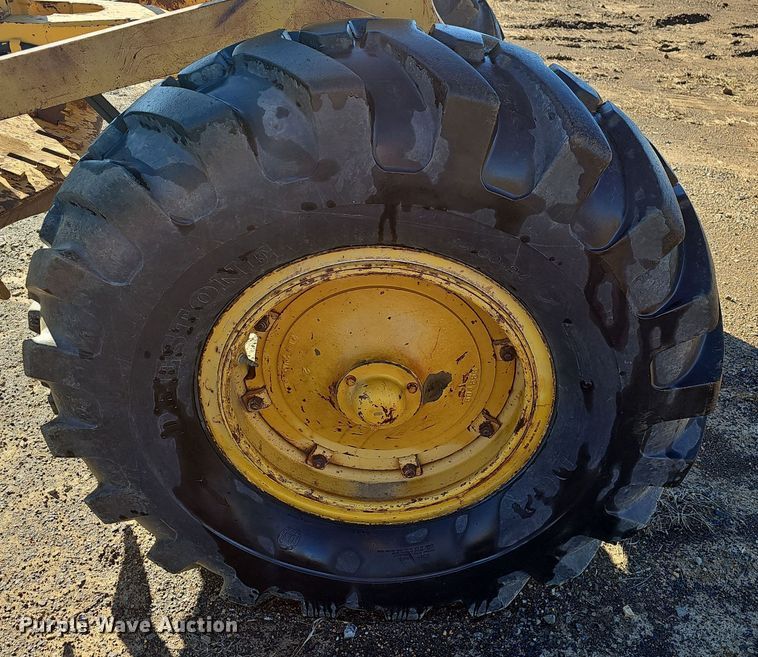 image for item NP9137 1966 Caterpillar 12F  rigid frame motor grader