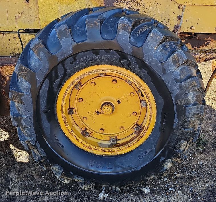 image for item NP9137 1966 Caterpillar 12F  rigid frame motor grader