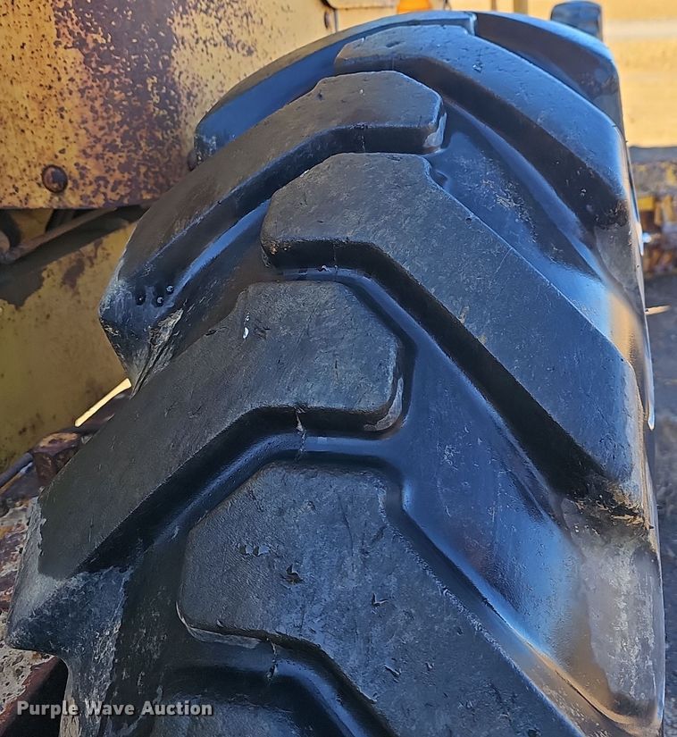 image for item NP9137 1966 Caterpillar 12F  rigid frame motor grader