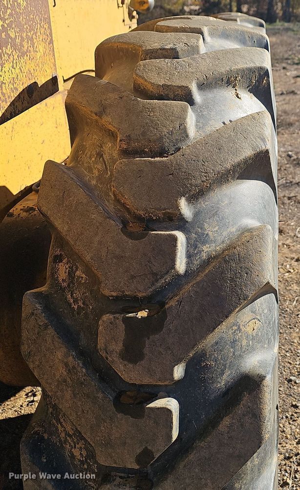 image for item NP9137 1966 Caterpillar 12F  rigid frame motor grader