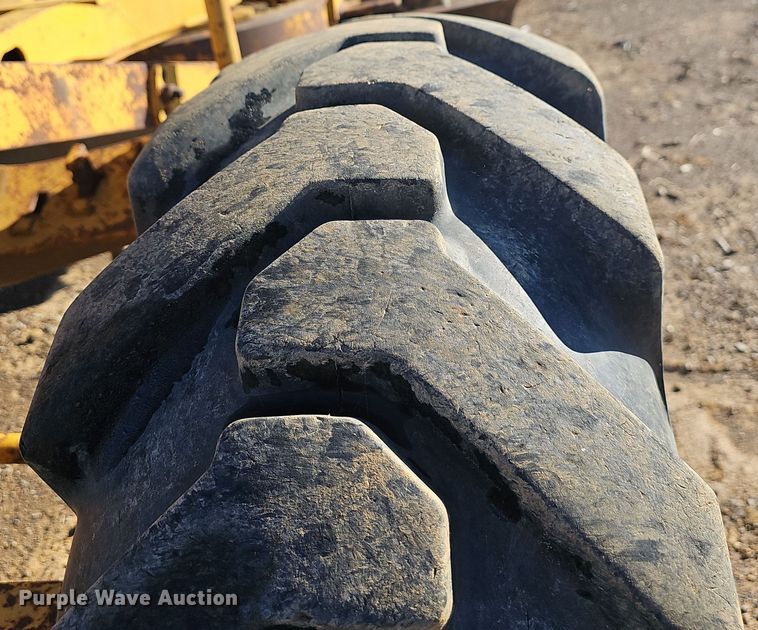 image for item NP9137 1966 Caterpillar 12F  rigid frame motor grader