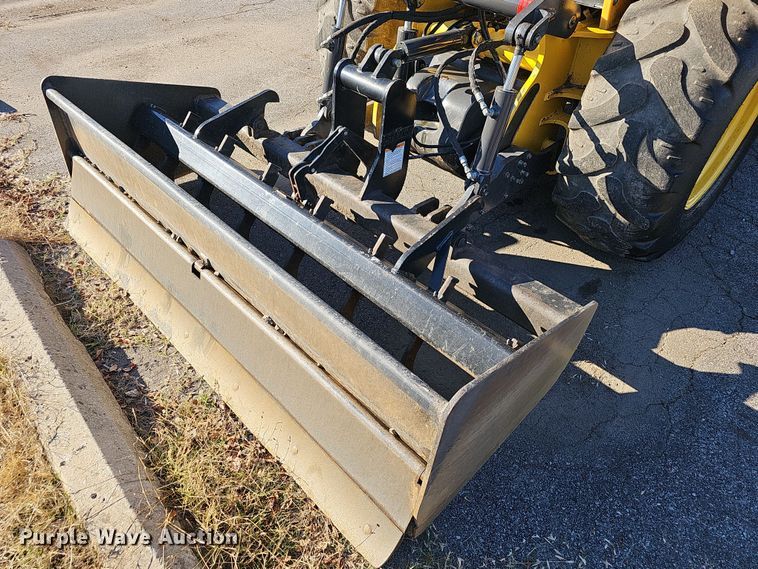 image for item NP9237 2014 New Holland U80C  landscape tractor