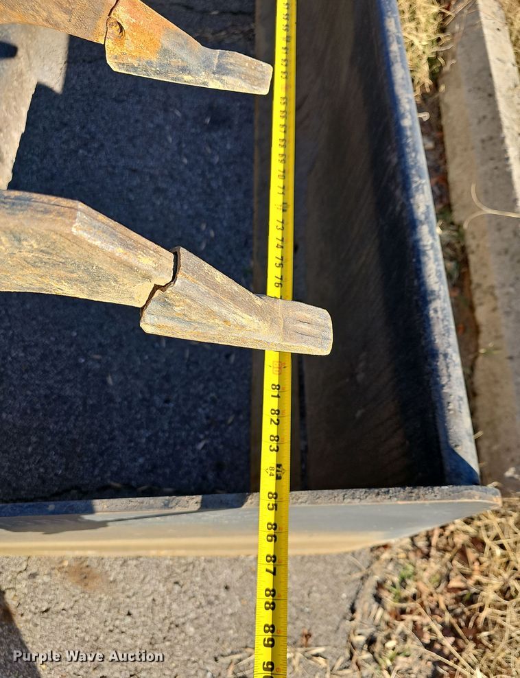 image for item NP9237 2014 New Holland U80C  landscape tractor