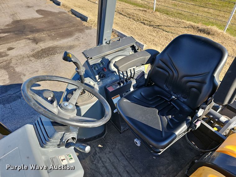 image for item NP9237 2014 New Holland U80C  landscape tractor