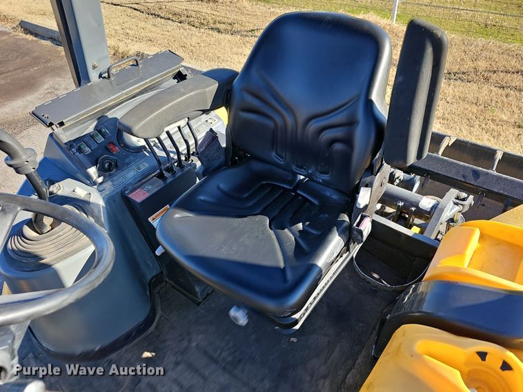 image for item NP9237 2014 New Holland U80C  landscape tractor