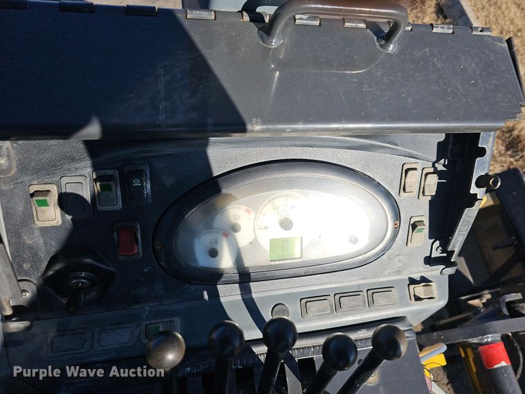 image for item NP9237 2014 New Holland U80C  landscape tractor