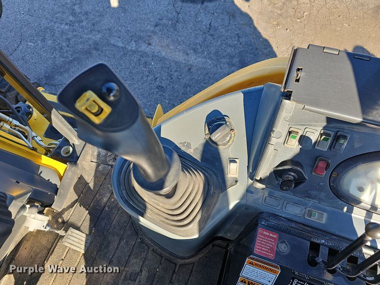 image for item NP9237 2014 New Holland U80C  landscape tractor