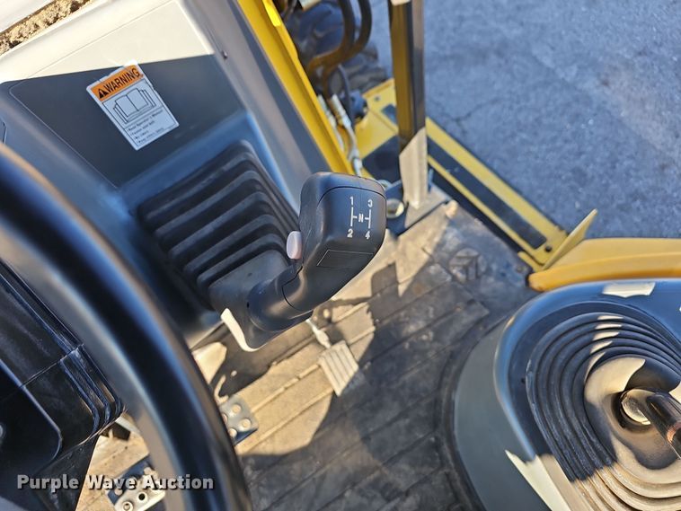 image for item NP9237 2014 New Holland U80C  landscape tractor