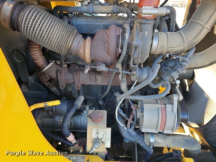 image for item NP9237 2014 New Holland U80C  landscape tractor