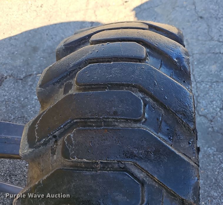 image for item NP9237 2014 New Holland U80C  landscape tractor