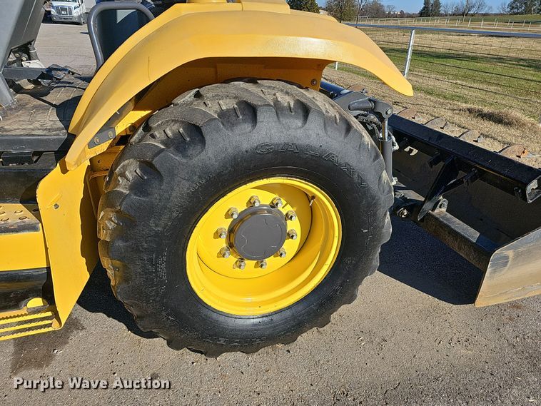 image for item NP9237 2014 New Holland U80C  landscape tractor