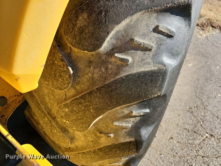 image for item NP9237 2014 New Holland U80C  landscape tractor