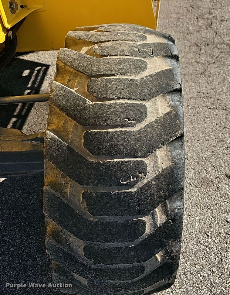 image for item NP9237 2014 New Holland U80C  landscape tractor