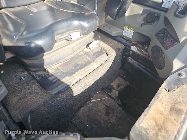 image for item NP9245 2013 Bobcat T870  tracked skid steer loader