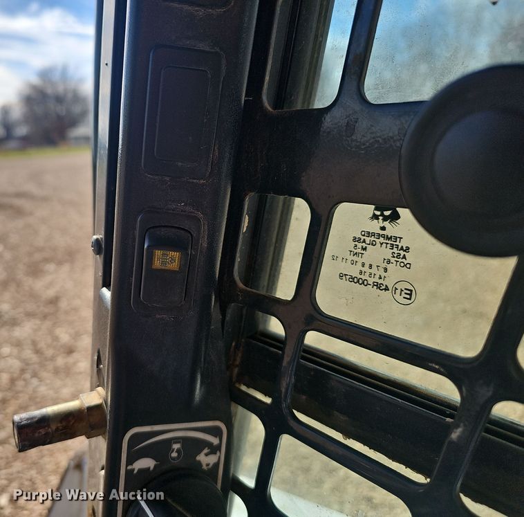 image for item NP9245 2013 Bobcat T870  tracked skid steer loader