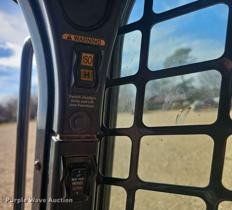 image for item NP9245 2013 Bobcat T870  tracked skid steer loader