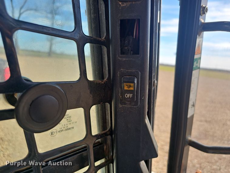 image for item NP9245 2013 Bobcat T870  tracked skid steer loader