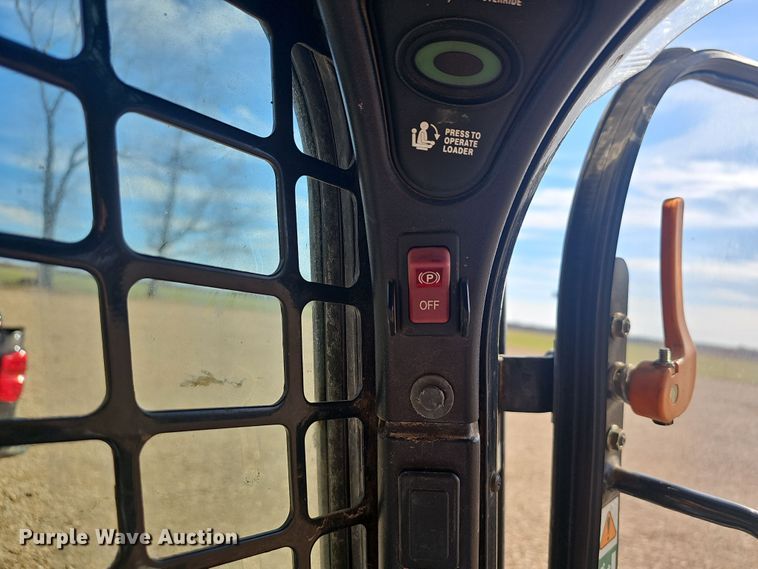 image for item NP9245 2013 Bobcat T870  tracked skid steer loader