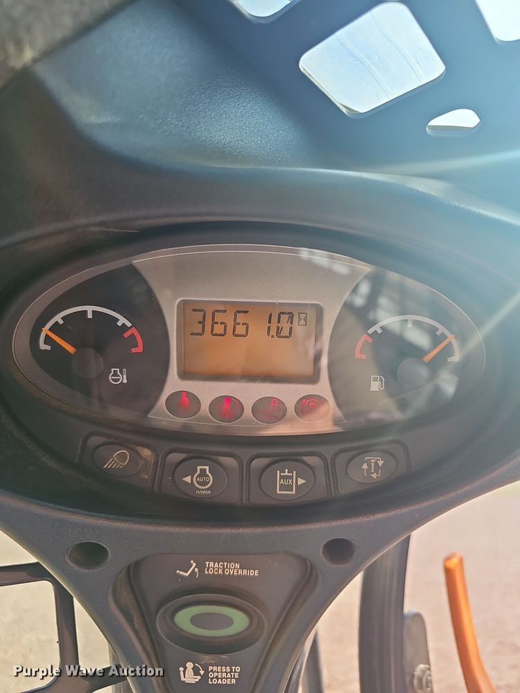 image for item NP9245 2013 Bobcat T870  tracked skid steer loader