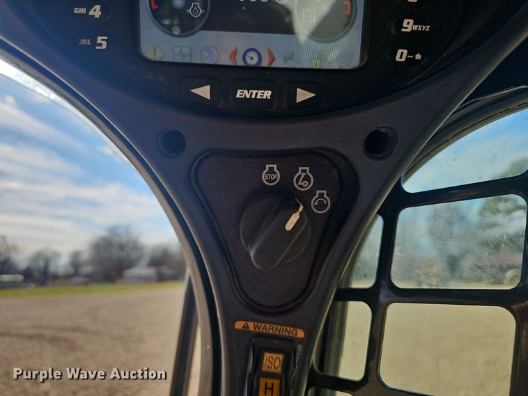 image for item NP9245 2013 Bobcat T870  tracked skid steer loader