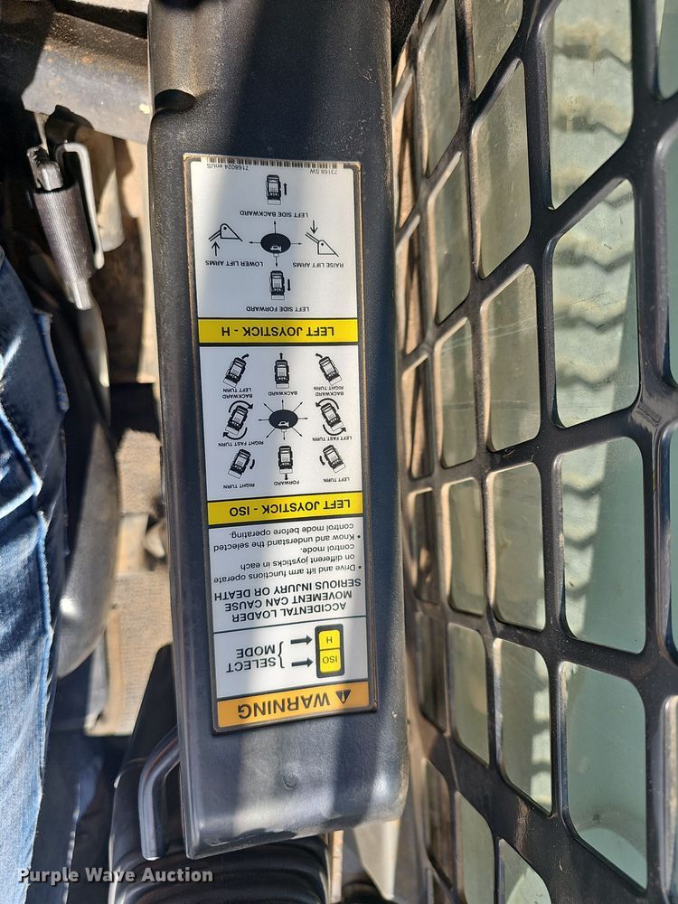 image for item NP9245 2013 Bobcat T870  tracked skid steer loader