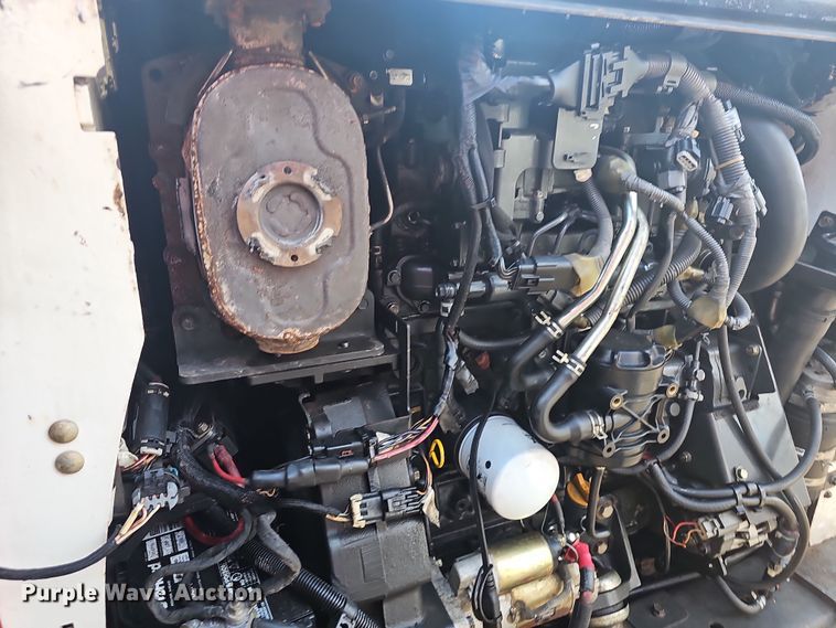 image for item NP9245 2013 Bobcat T870  tracked skid steer loader