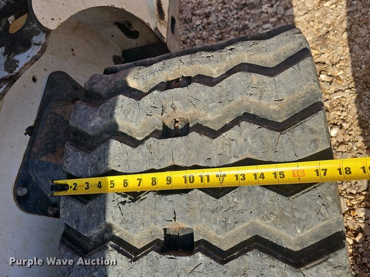 image for item NP9245 2013 Bobcat T870  tracked skid steer loader