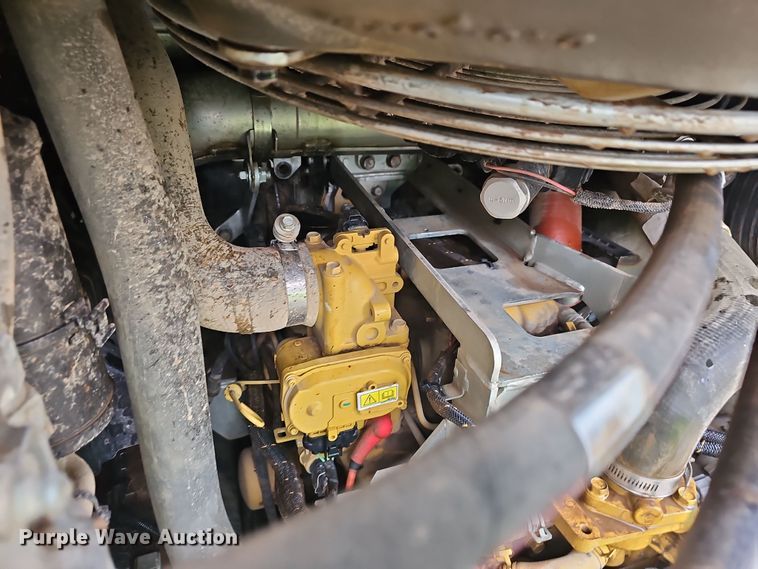 image for item NP9253 2020 Caterpillar 299D3  tracked skid steer loader